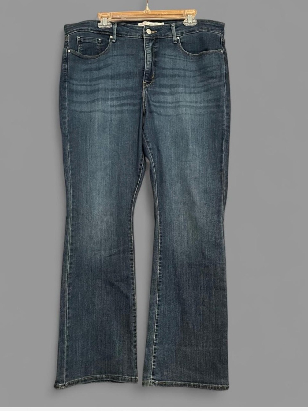 Women's Levi’s Signature mid rise bootcut size 18 jeans, stretch, W 34”, L 32”